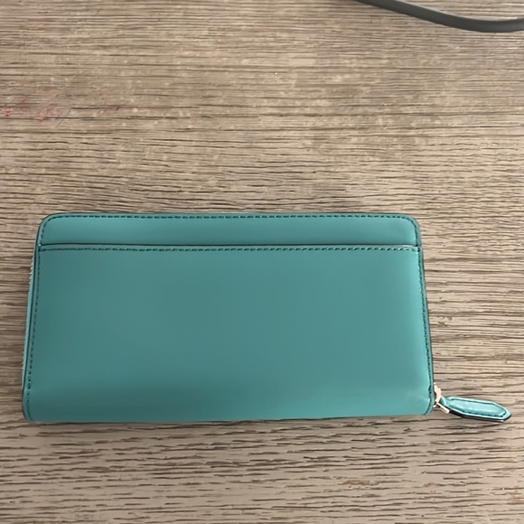 Kate Spade Zip around wallet - Picture 2 of 4